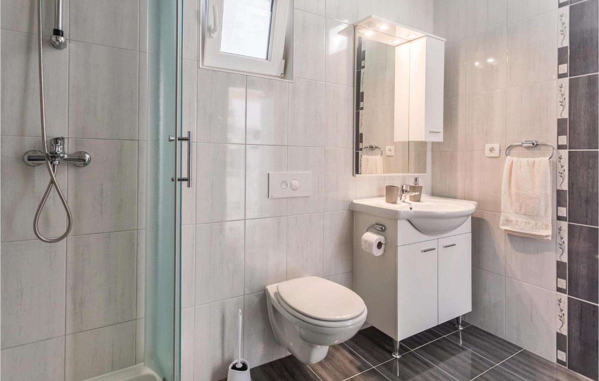 1 Bedroom Lovely Apartment In Komarna เคล็ค ภายนอก รูปภาพ